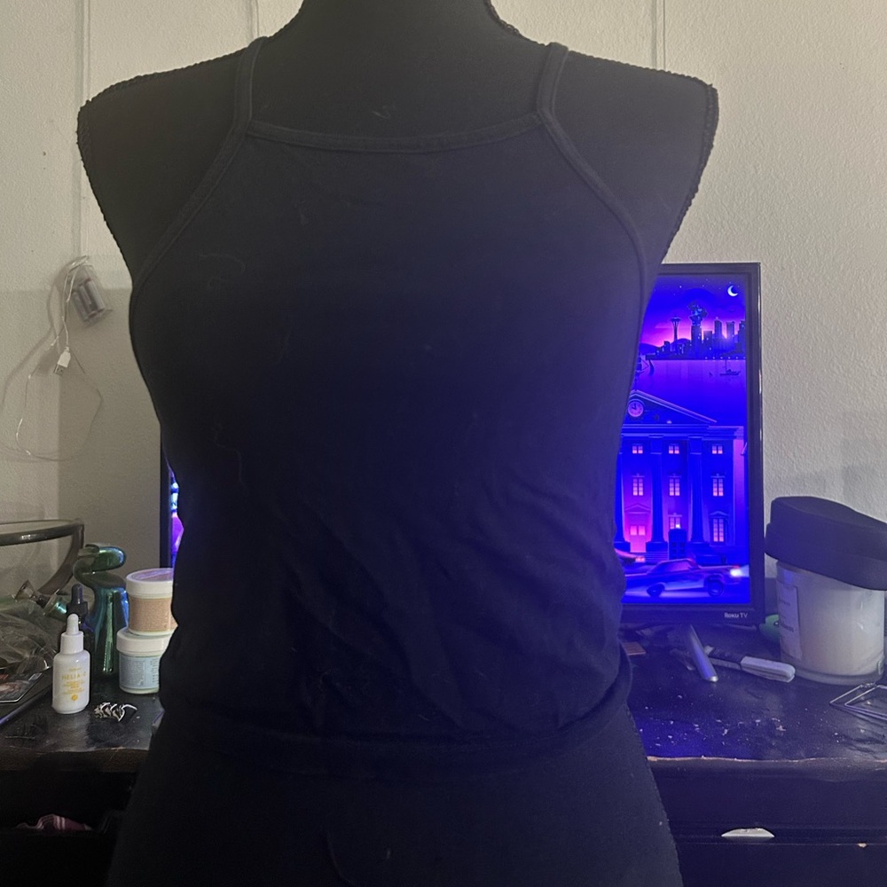 Black cropped tank top, small